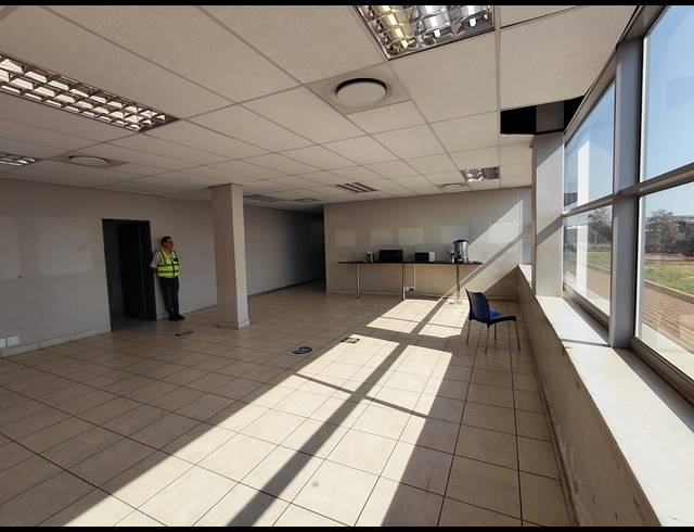 11,694M² WAREHOUSE TO LET IN CLAYVILLE